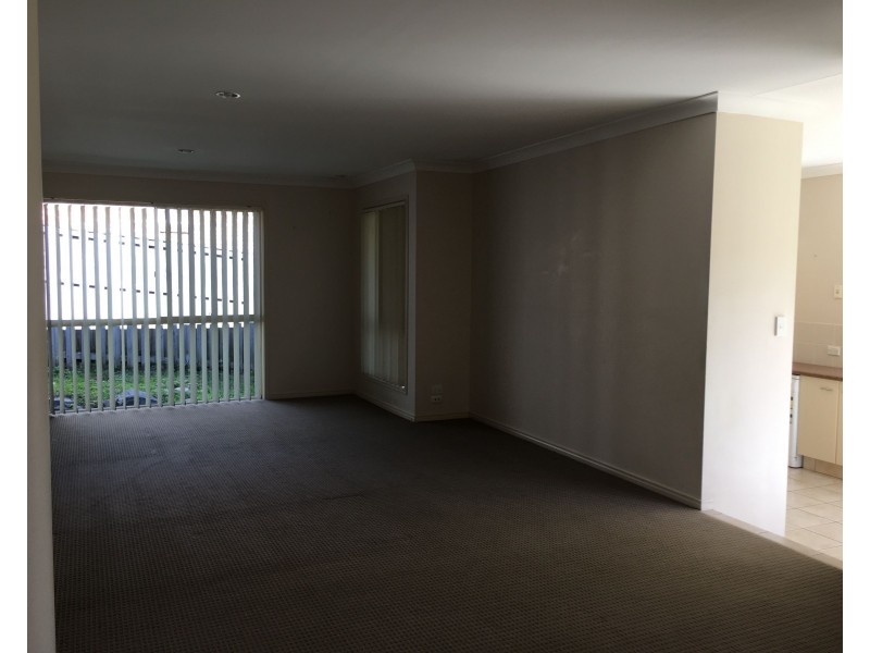 3 Carter Street, Pacific Pines QLD 4211