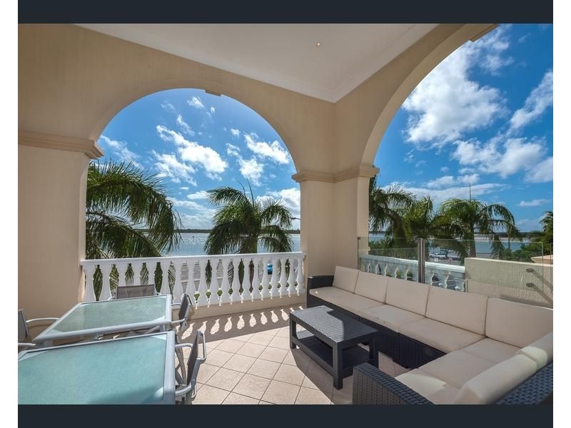 202/360 Marine Parade, Labrador QLD 4215