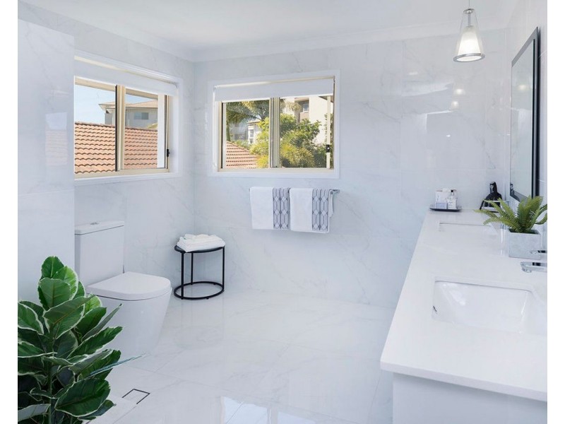 1055 Rosebank Way West, Hope Island QLD 4212