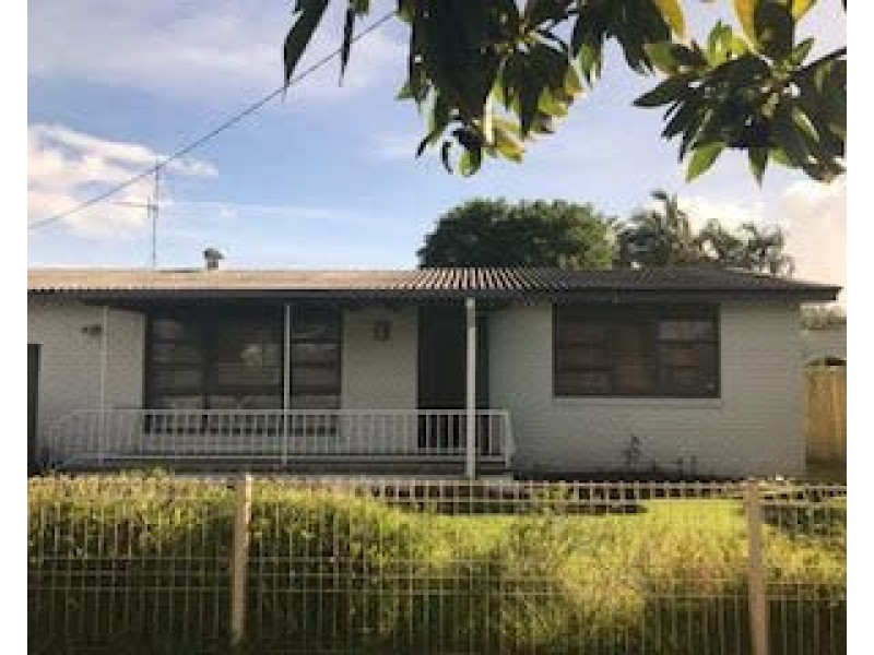 69 Broad Street, Labrador QLD 4215