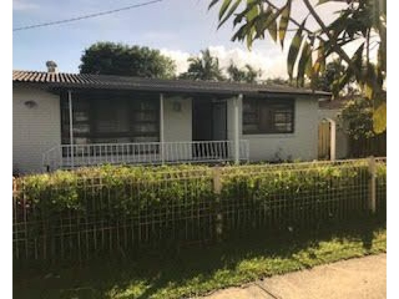 69 Broad Street, Labrador QLD 4215