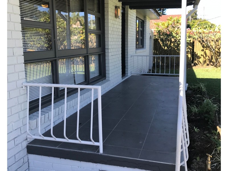 69 Broad Street, Labrador QLD 4215