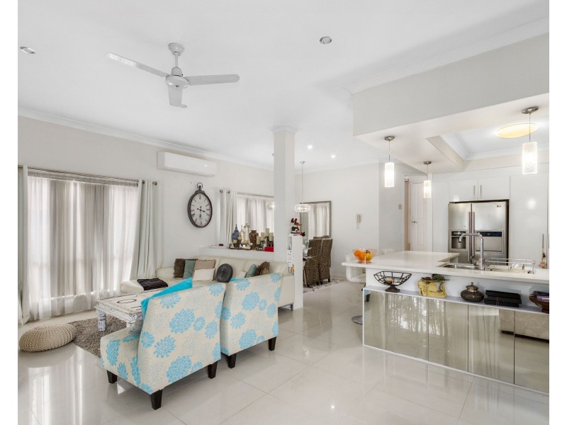 41 Maltravers Drive, Arundel QLD 4214