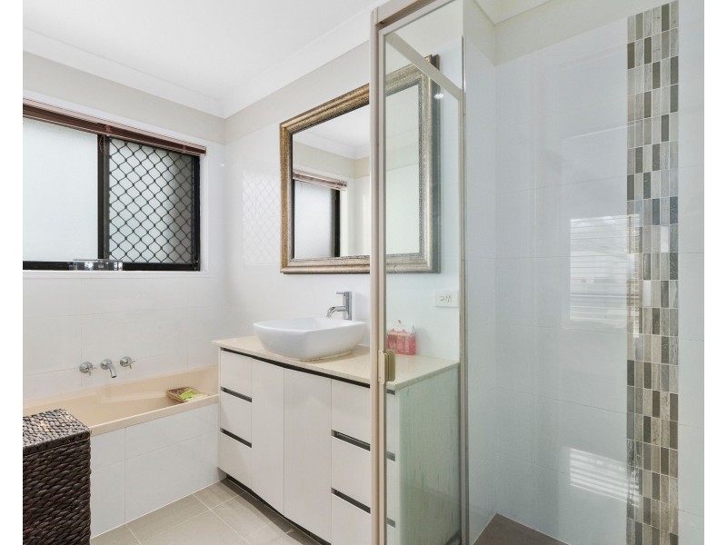 41 Maltravers Drive, Arundel QLD 4214