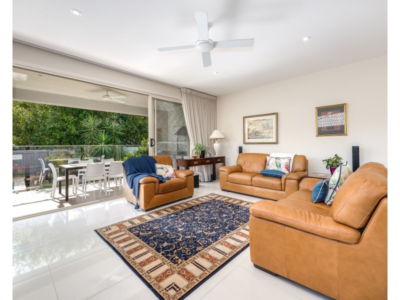 1/15 Broadwater Street, Runaway Bay QLD 4216