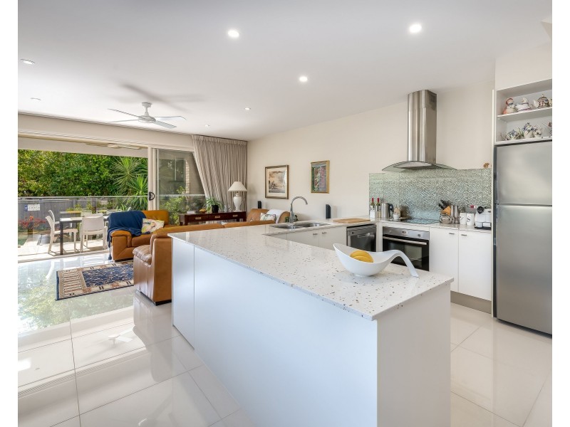 1/15 Broadwater Street, Runaway Bay QLD 4216