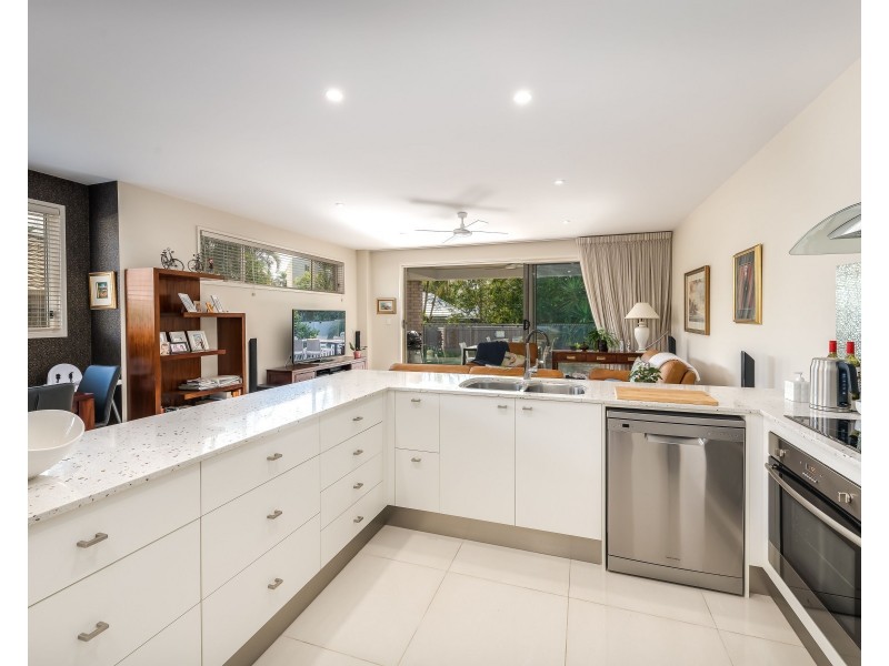 1/15 Broadwater Street, Runaway Bay QLD 4216