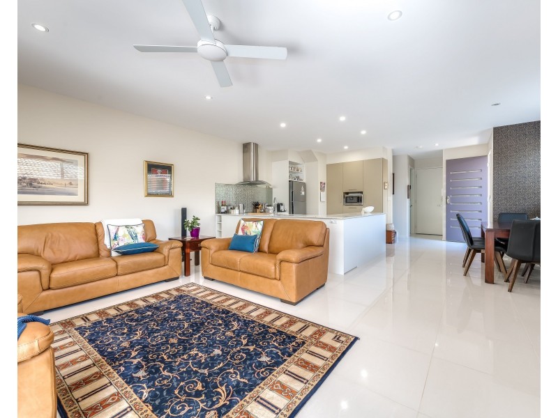 1/15 Broadwater Street, Runaway Bay QLD 4216
