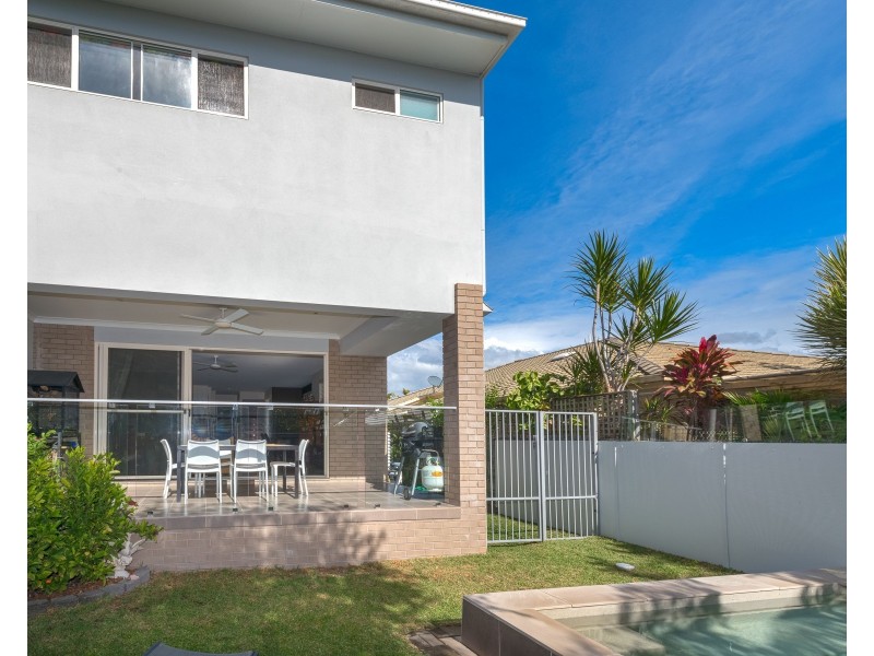 1/15 Broadwater Street, Runaway Bay QLD 4216