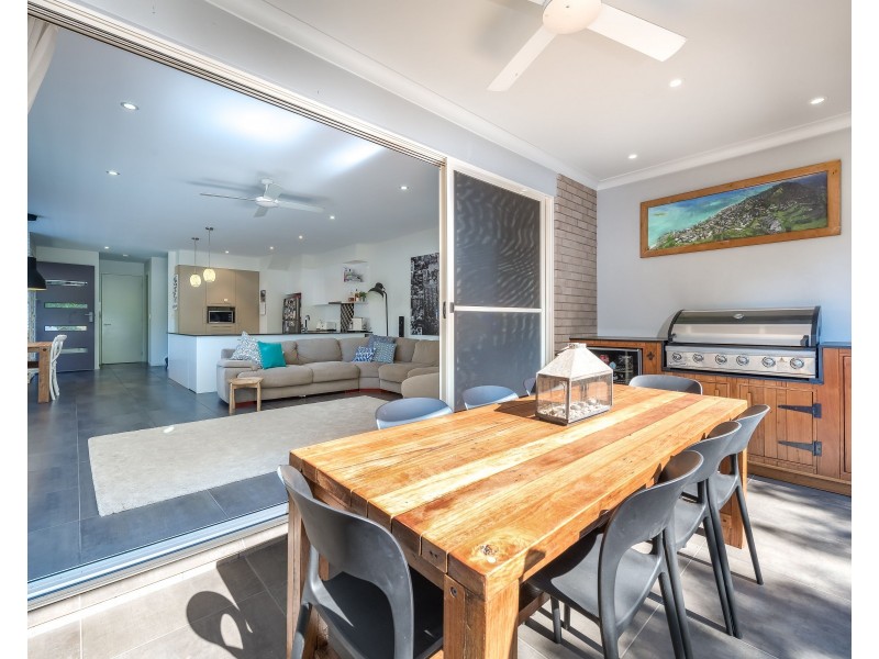2/15 Broadwater Street, Runaway Bay QLD 4216