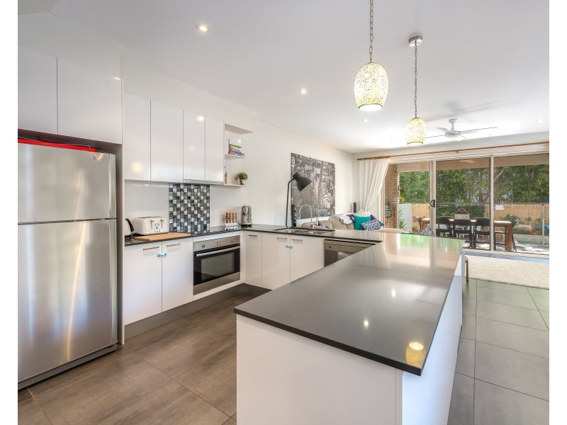 2/15 Broadwater Street, Runaway Bay QLD 4216