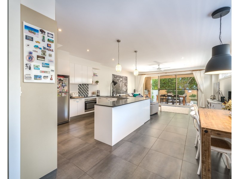 2/15 Broadwater Street, Runaway Bay QLD 4216