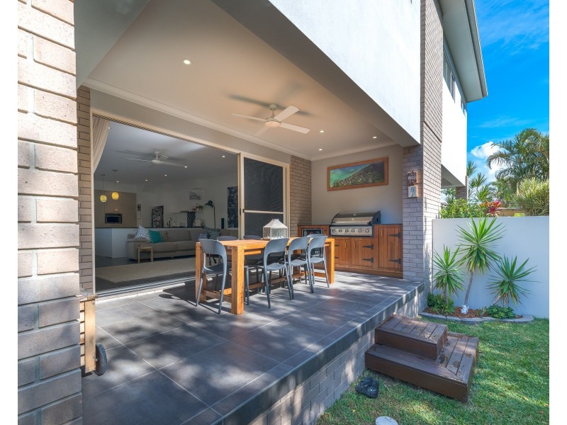2/15 Broadwater Street, Runaway Bay QLD 4216
