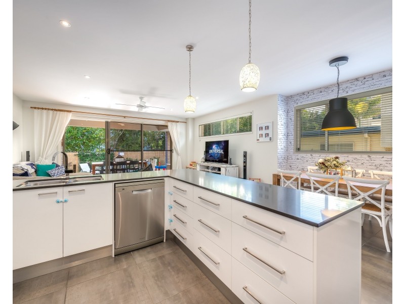 2/15 Broadwater Street, Runaway Bay QLD 4216