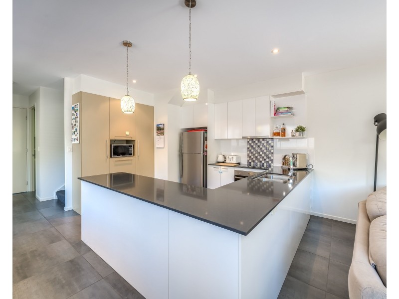 2/15 Broadwater Street, Runaway Bay QLD 4216