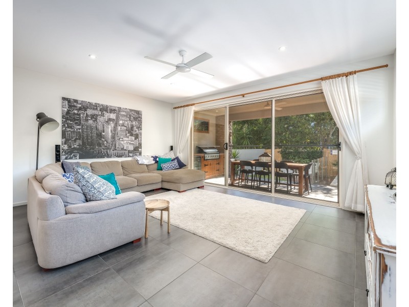 2/15 Broadwater Street, Runaway Bay QLD 4216