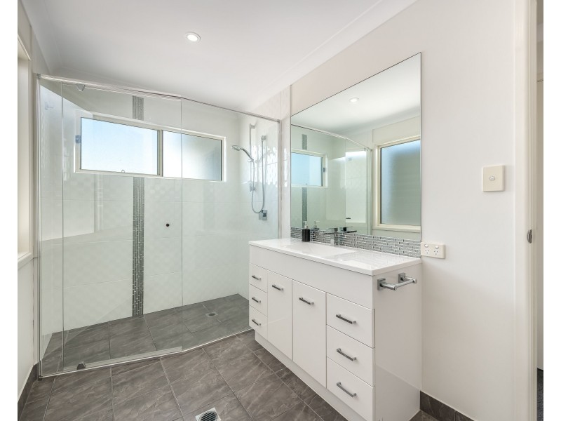 2/15 Broadwater Street, Runaway Bay QLD 4216