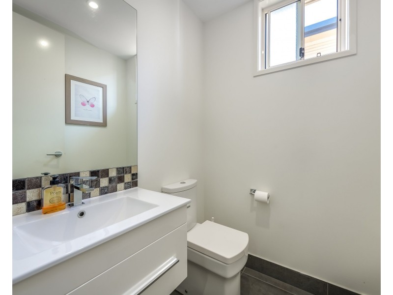 2/15 Broadwater Street, Runaway Bay QLD 4216