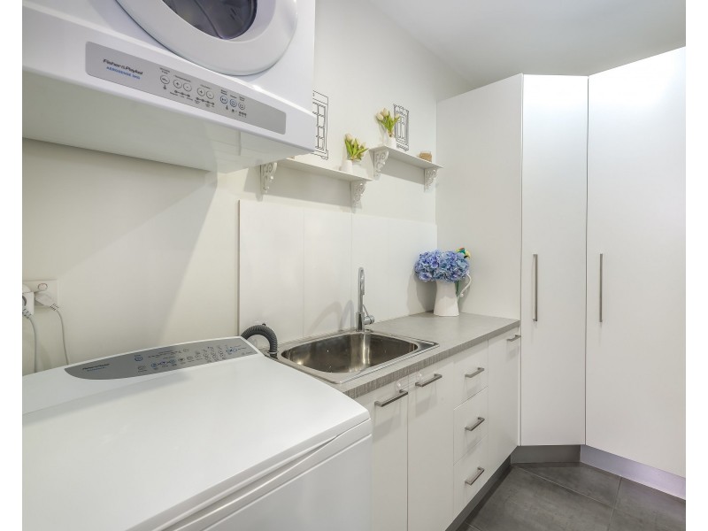 2/15 Broadwater Street, Runaway Bay QLD 4216