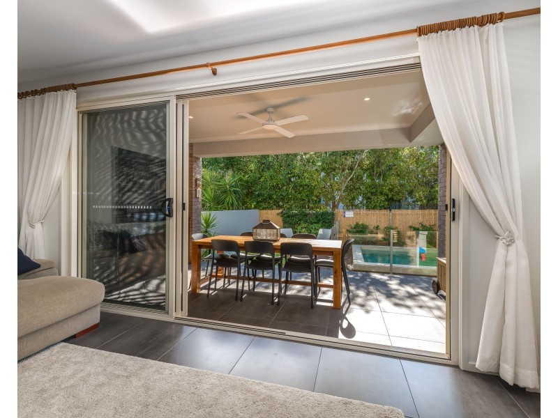 2/15 Broadwater Street, Runaway Bay QLD 4216