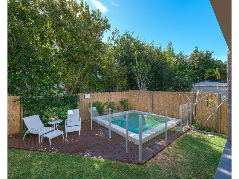 2/15 Broadwater Street, Runaway Bay QLD 4216