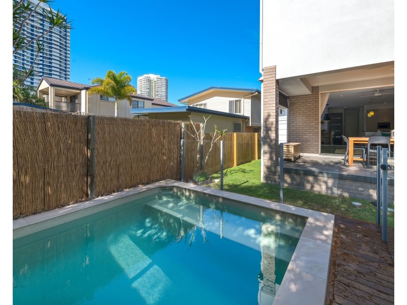 2/15 Broadwater Street, Runaway Bay QLD 4216