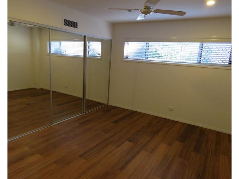 2/22 Annoula Avenue, Biggera Waters QLD 4216