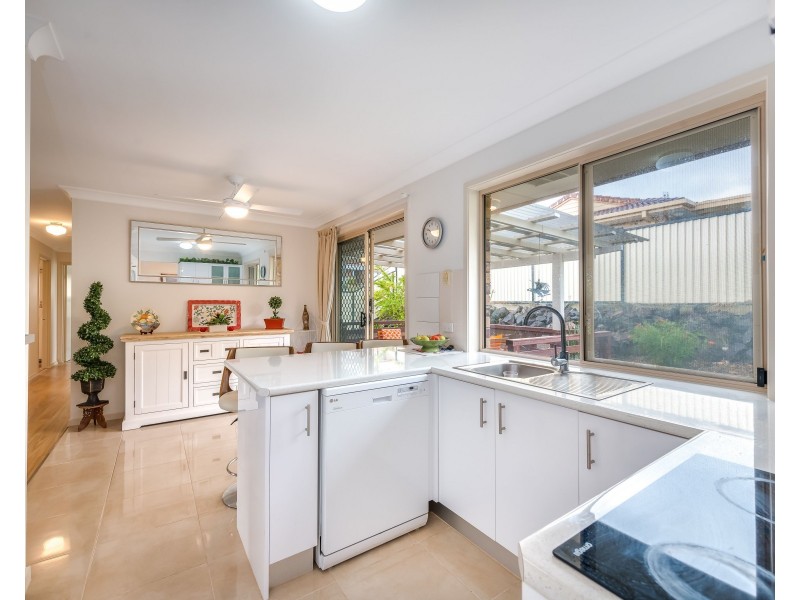 2 Langer Place, Arundel QLD 4214