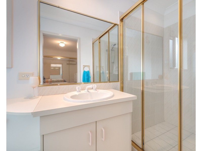 2 Langer Place, Arundel QLD 4214