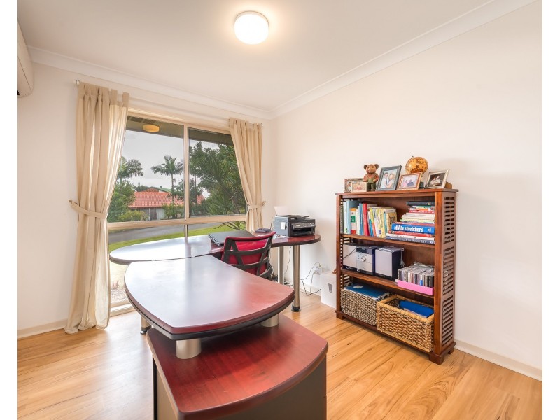 2 Langer Place, Arundel QLD 4214