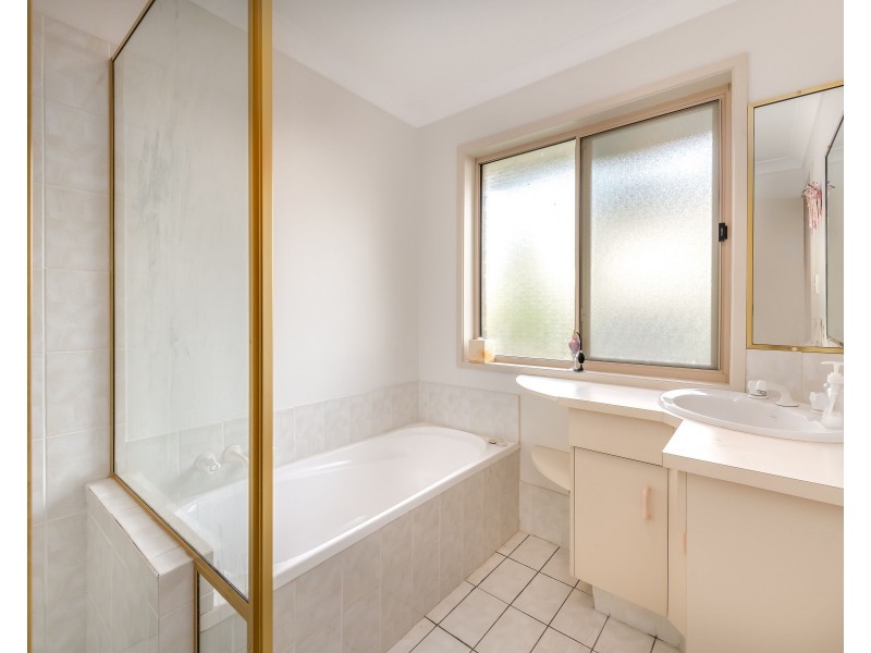 2 Langer Place, Arundel QLD 4214