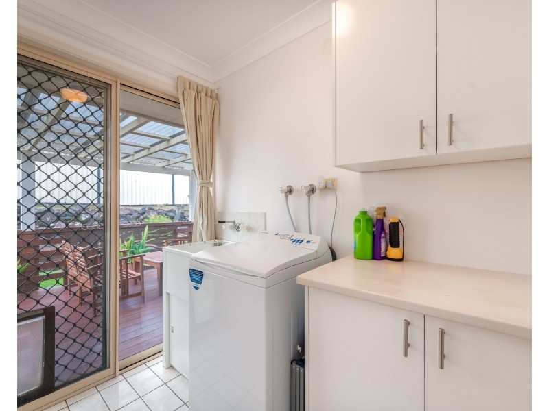 2 Langer Place, Arundel QLD 4214