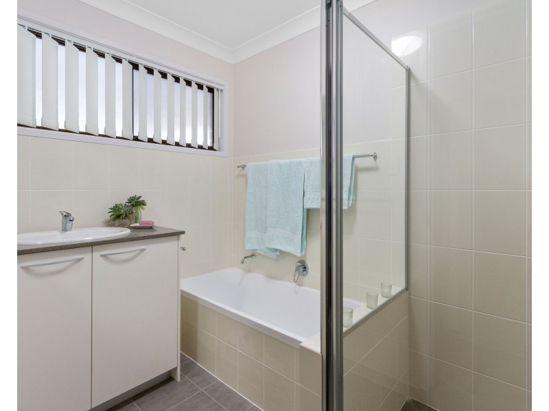 145 Oxley Drive, Hollywell QLD 4216