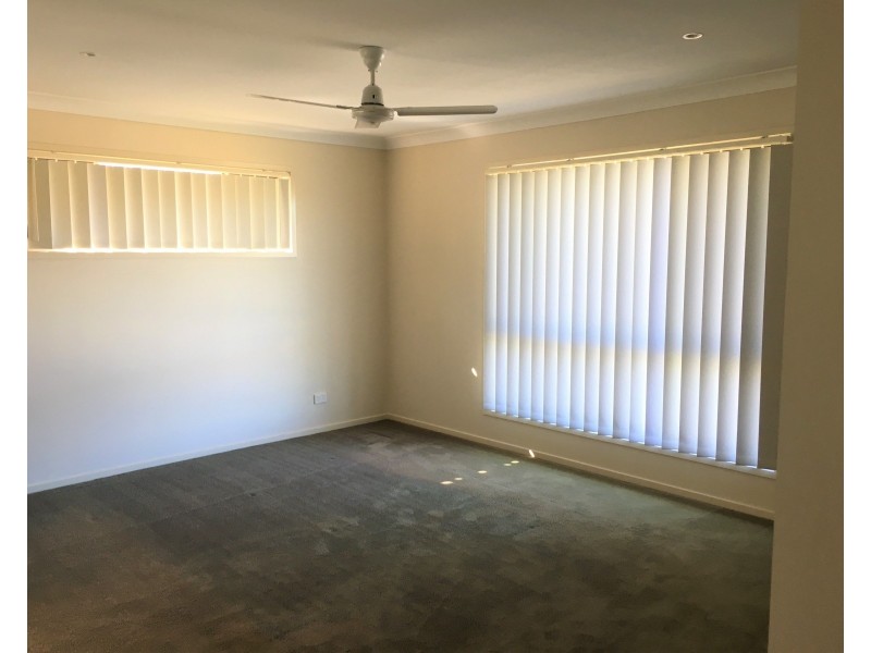33 Hadrian Crescent, Pacific Pines QLD 4211