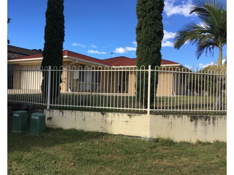 8 Sheffield Circuit, Pacific Pines QLD 4211