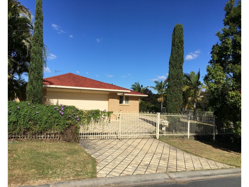 8 Sheffield Circuit, Pacific Pines QLD 4211