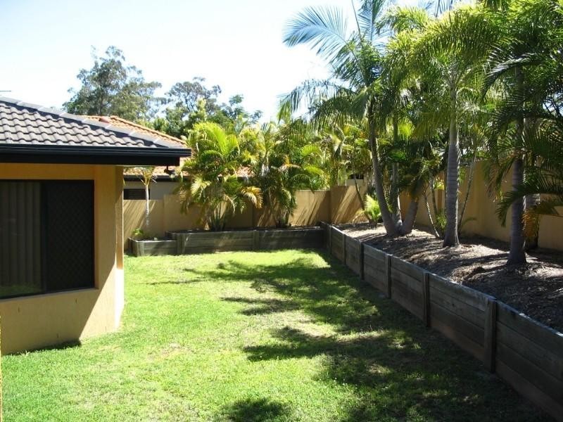 5 Herington Close, Arundel QLD 4214