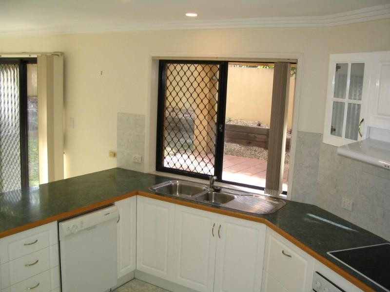 5 Herington Close, Arundel QLD 4214