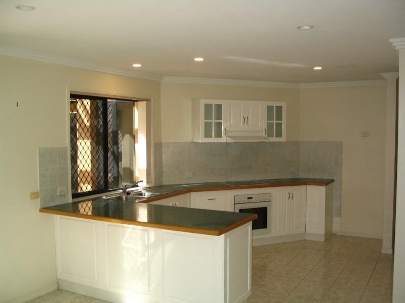 5 Herington Close, Arundel QLD 4214