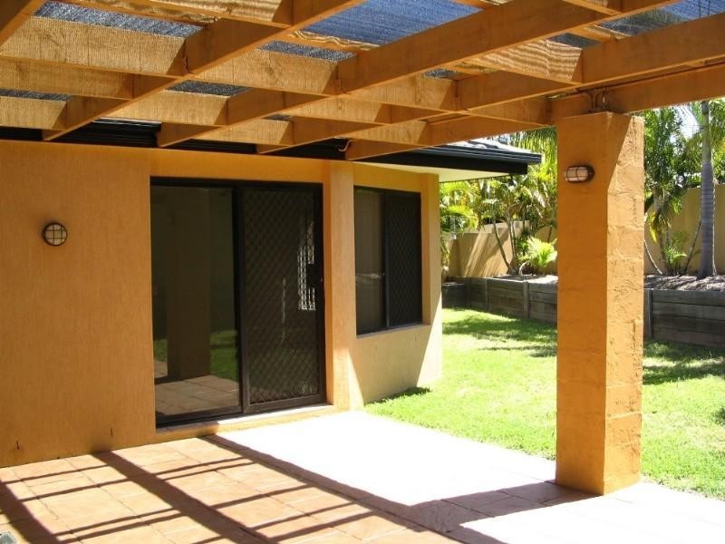 5 Herington Close, Arundel QLD 4214