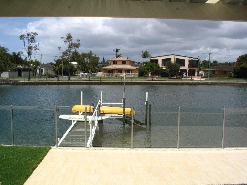 24 Vaggelas Crescent, Biggera Waters QLD 4216