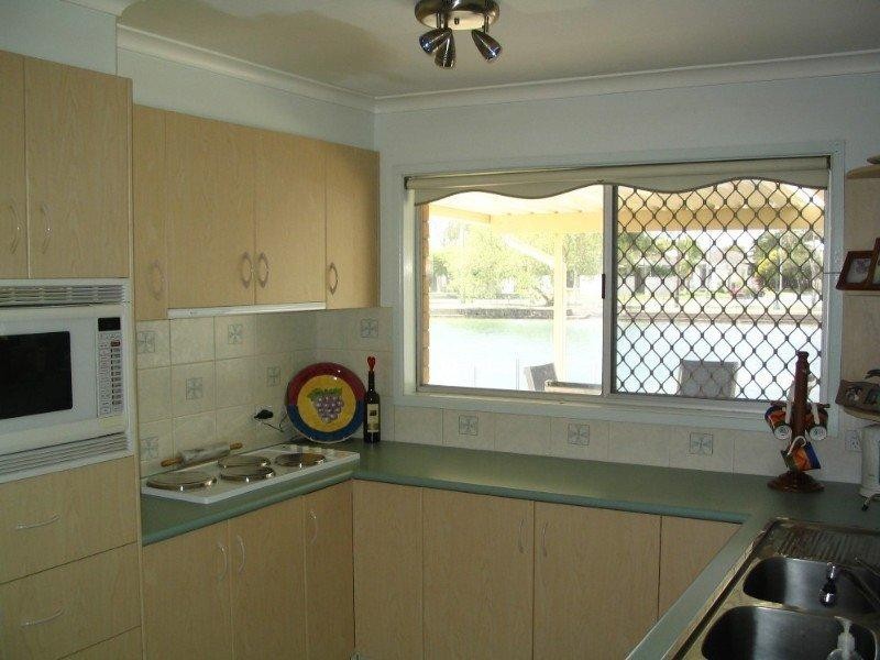 24 Vaggelas Crescent, Biggera Waters QLD 4216