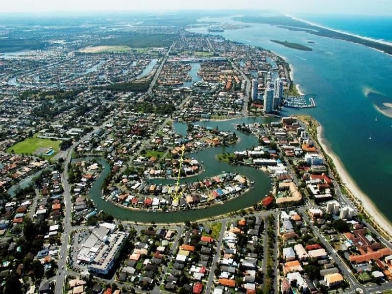 24 Vaggelas Crescent, Biggera Waters QLD 4216