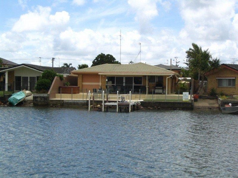 24 Vaggelas Crescent, Biggera Waters QLD 4216