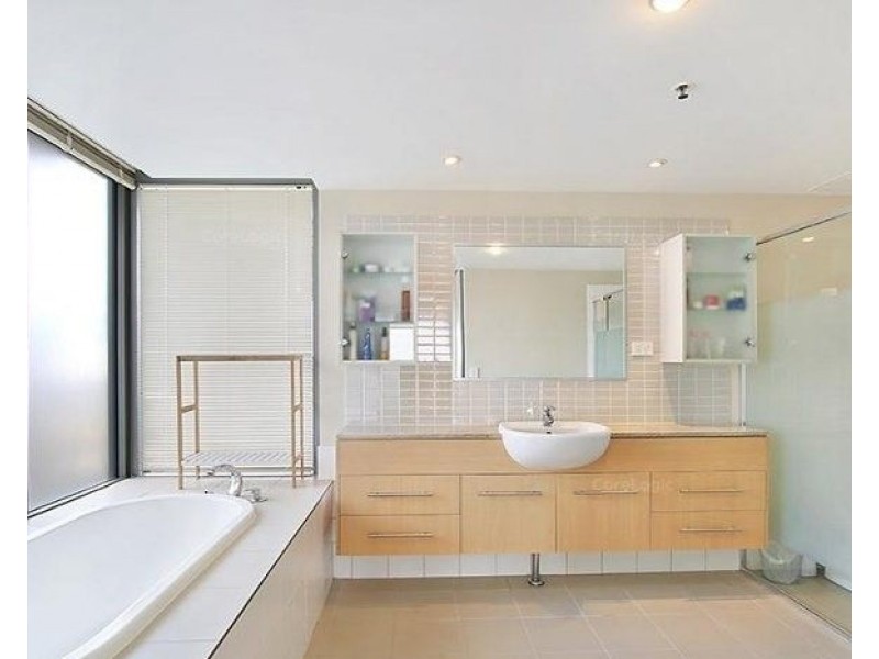 202/105 Scarborough Street, Southport QLD 4215