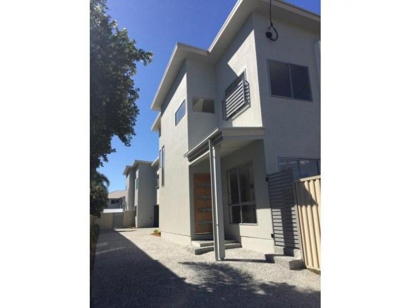 1/37 Parker Street, Labrador QLD 4215