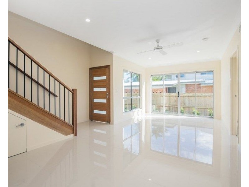 1/37 Parker Street, Labrador QLD 4215