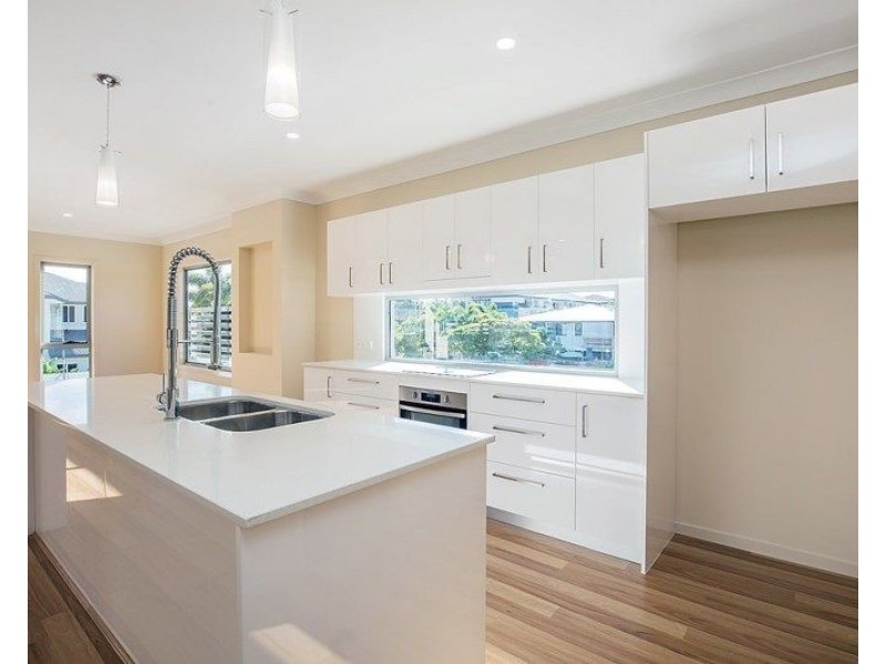 1/37 Parker Street, Labrador QLD 4215