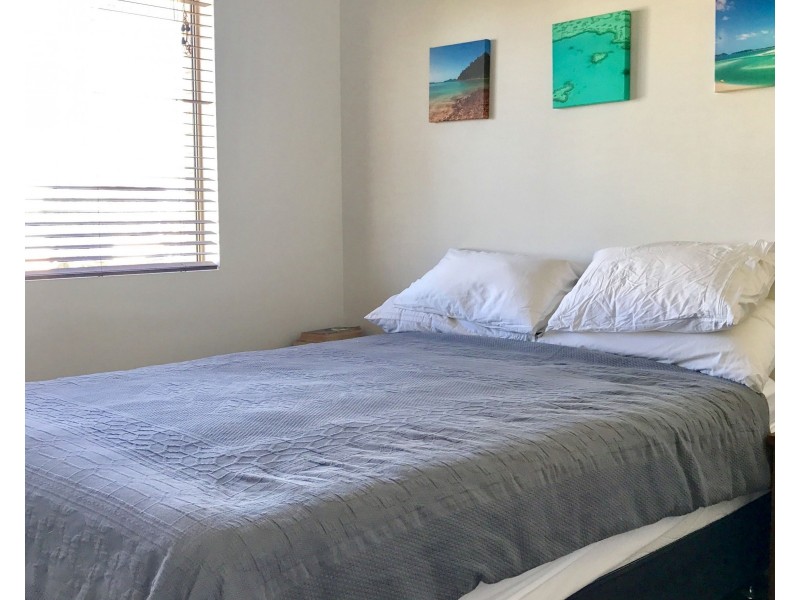 11/9 Errol Avenue, Paradise Point QLD 4216