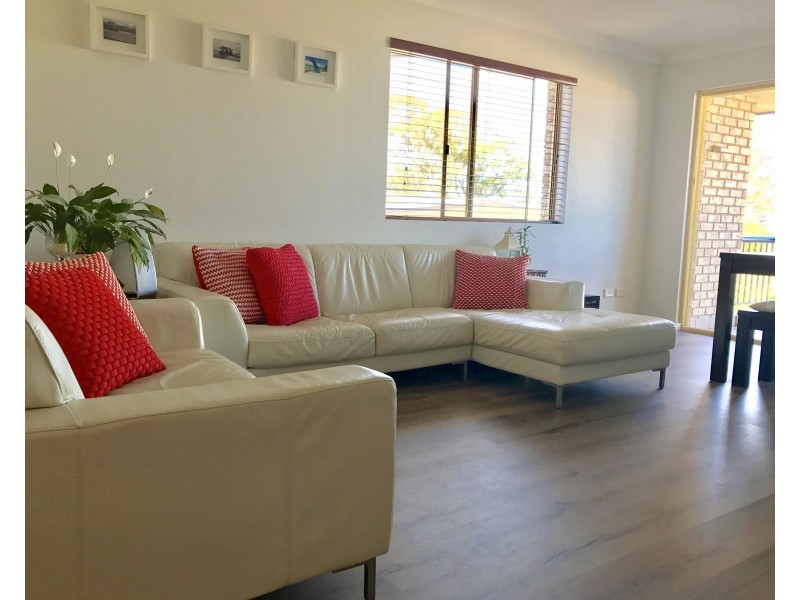 11/9 Errol Avenue, Paradise Point QLD 4216